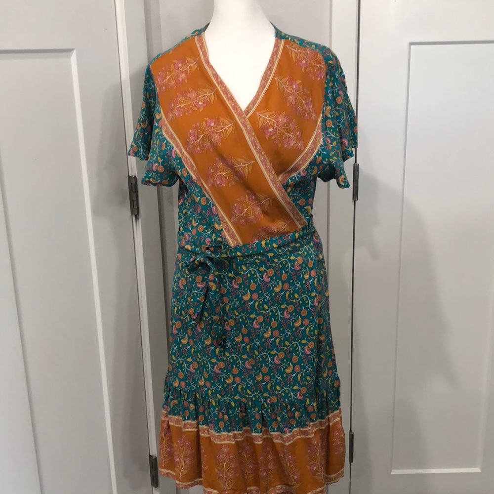 ZESICE WOMANS WRAP DRESS. Size XL. Good condition. Bohol 100% Rayon multicolors